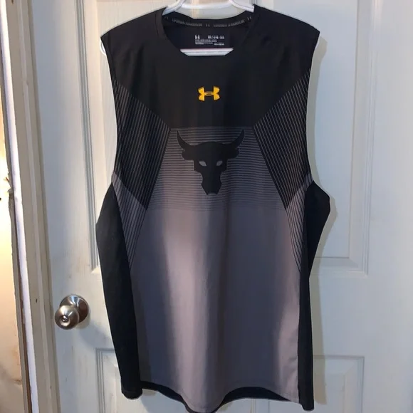 Like new Under Armour tank. Size 2XL - Picture 1 of 4